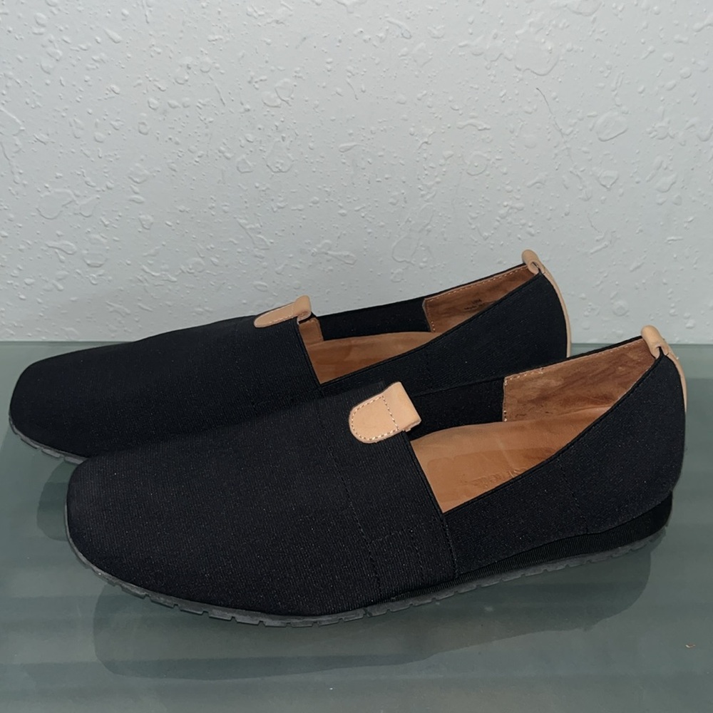 L’Amour Des Pieds Tumai comfort slip on shoes